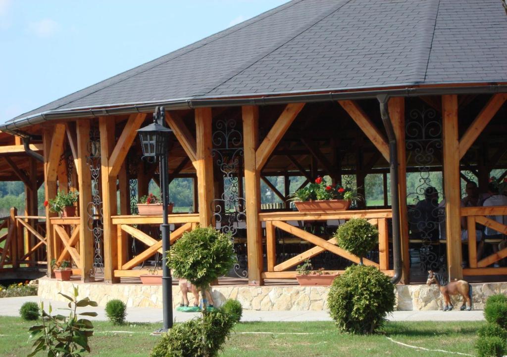 Pension La Taticu Săcălăşeni Εξωτερικό φωτογραφία